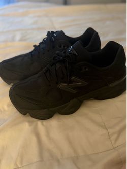 NEW BALANCE ALL BLACK WOMENS 8.5