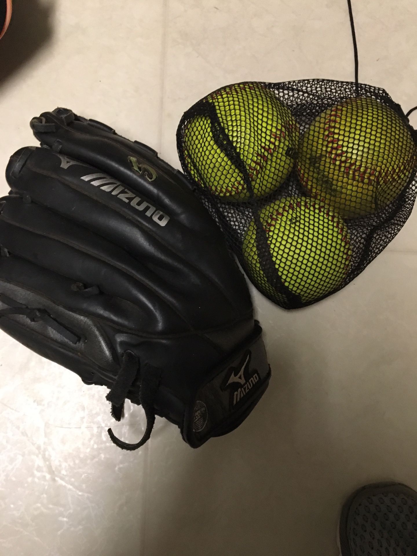 Mizuno softball glove and 3 balls 45.00