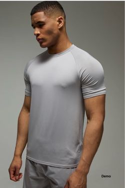 boohooMAN Man Active Lightweight Essentials Gym Regular Fit Raglan T-Shirt - Grey (Medium)
