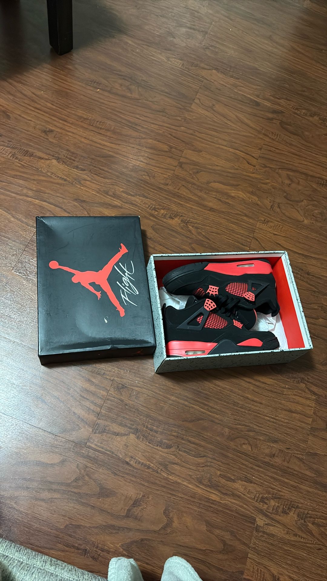 Jordan 4 Red Thunders