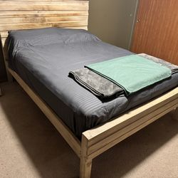 Queen Bedroom Set(s)