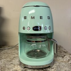 SMEG Drip-filter coffee machine Retro-style Pastel green Glossy