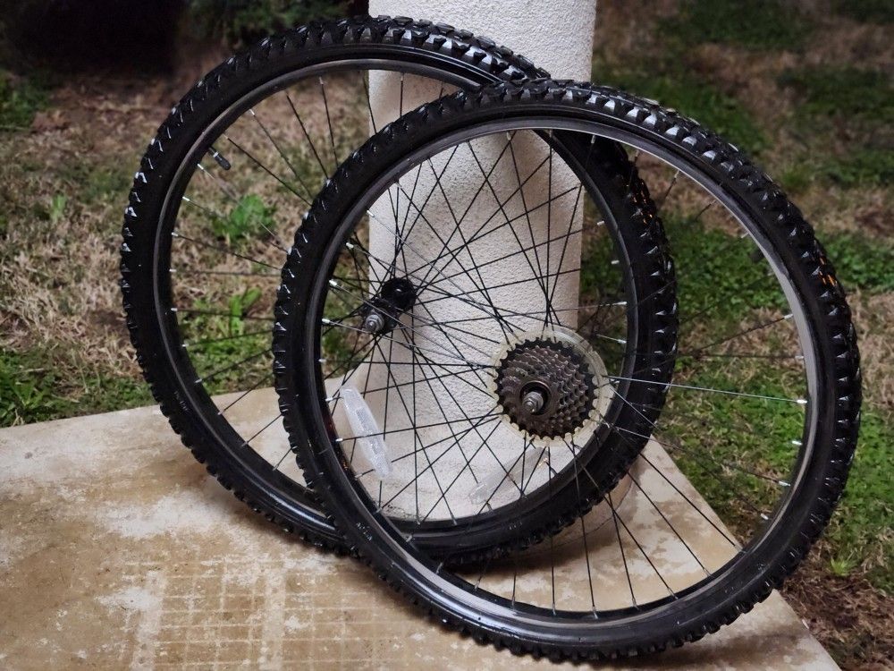 26"×1.95 Almost New Mountain Bike Wheels With 7 Speed Cassette/Sprocket
