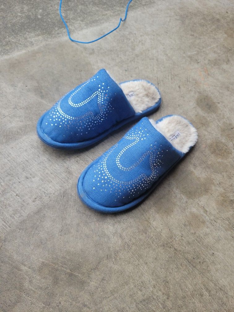 True Religion Slippers Slides Shoe Furry Blue Silver Sparkle Medium 6.5 - 7.5