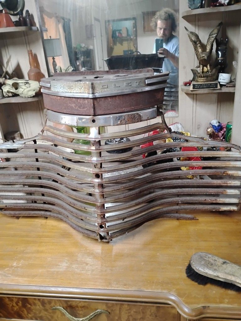 2 Chevrolet Grille