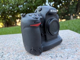 Nikon D3X + 2 Batteries + Charger