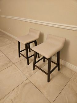 Island chairs 24 in