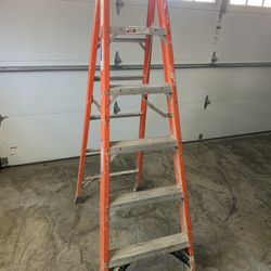 6 ft. Fiberglass Step Ladder with 300 lb. Load Capacity 