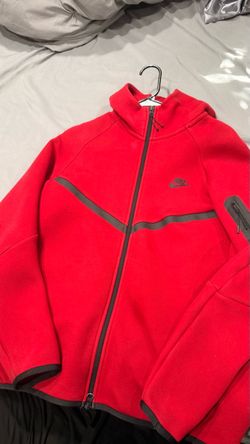 Red nike tech