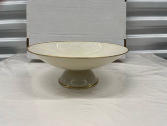 Lenox pedestal bowl