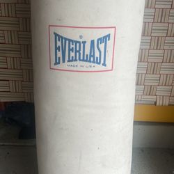 USED BOXING HEAVY PUNCHING BAG (EVERLAST)