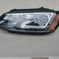 2016 - 2018 VOLKSWAGEN JETTA GLI  HYBRID LEFT HEADLIGHT  DRIVER SIDE XENON GENUINE USED OEM.  H3
