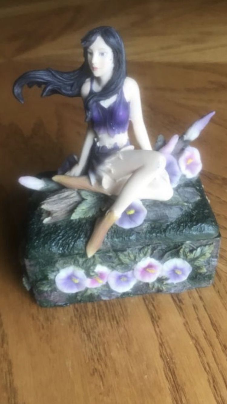 Purple and pink flowers Nice Pondering Forest Faery Fairy Statue Figurine Amy Brown Art Collection