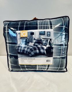 NEW Queen Comforter Set (Blue)