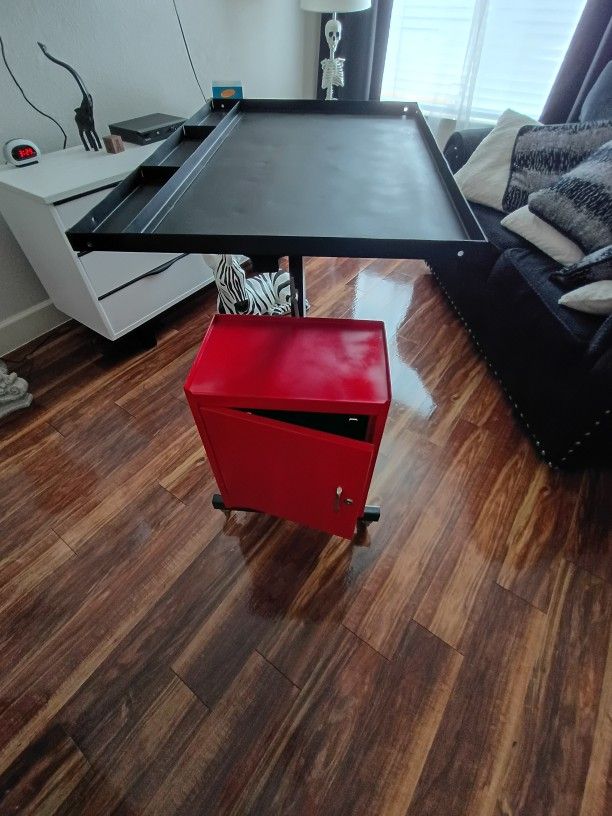 TORIN JACKS WORK TABLE OR TWO VISE