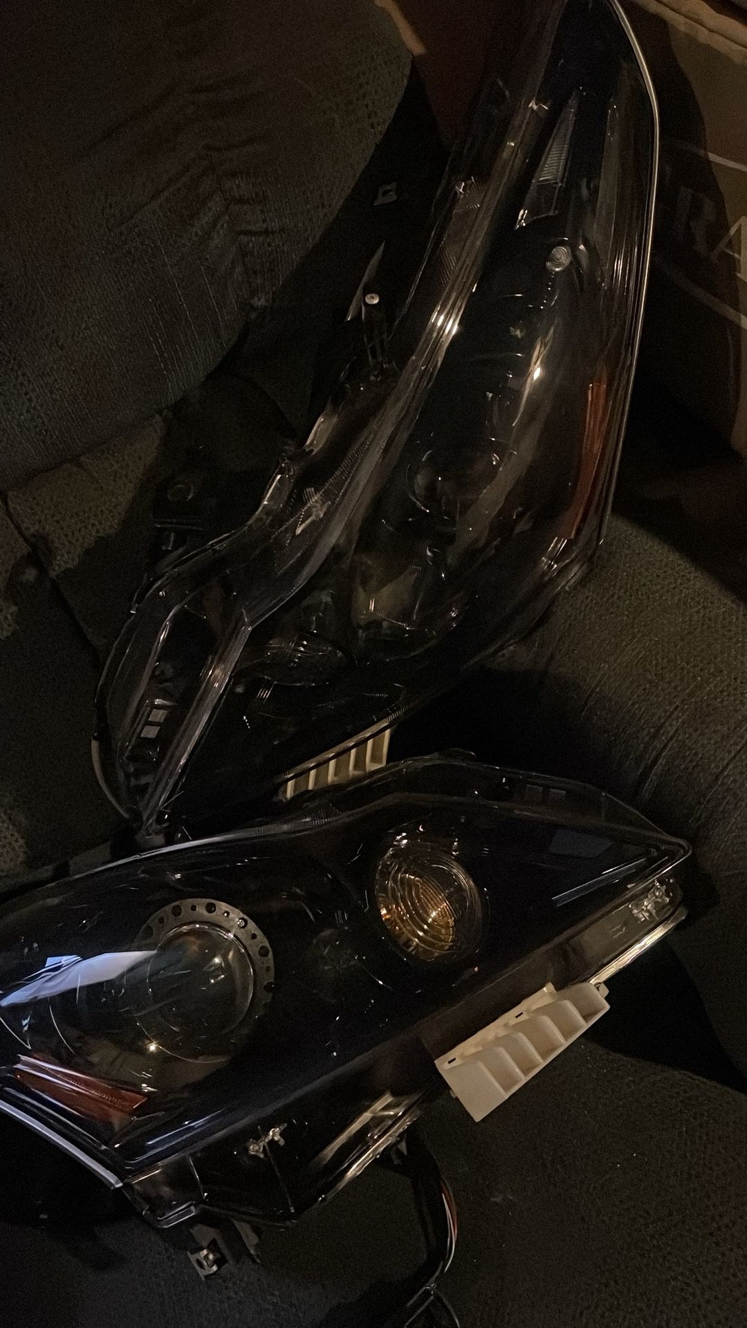 INFINITI G37S HEADLIGHTS