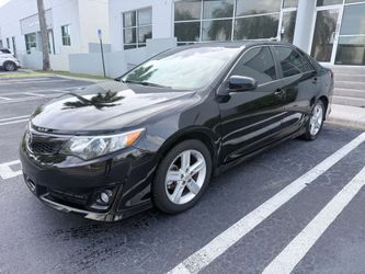 Toyota Camry SE Black Sedan