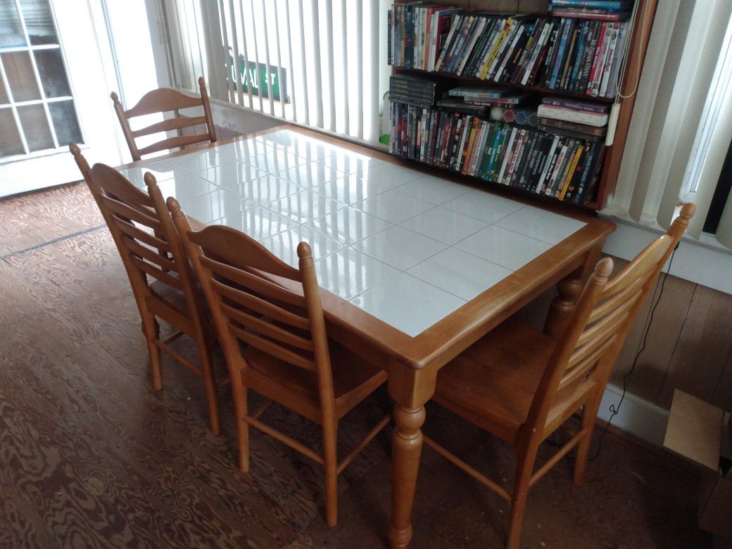 Spotless Wooden/tile Dining Table With 6 Chairs