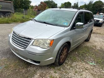 2010 Chrysler T&C w/ 128k miles clean title