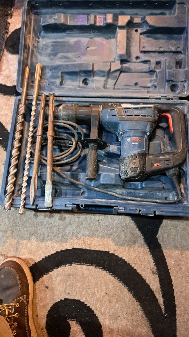 Bosch Chipper Rotary hammerdrill With bits