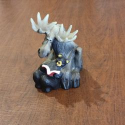 Big Sky Carvers Moose Reading Book to Bear Figurine Bearfoots Figure 
Figurine. Vintage @2000. Pre-owned, very good shape, no chips or cracks. 
Displa