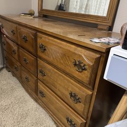 Oak Bedroom Set. (4 Piece With Mirror)