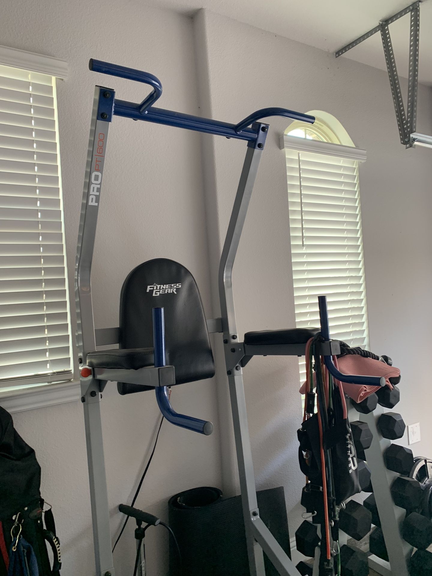 Pull Up / Leg Lift Equipment