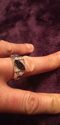 Free Styling this Black/White Gold Ring