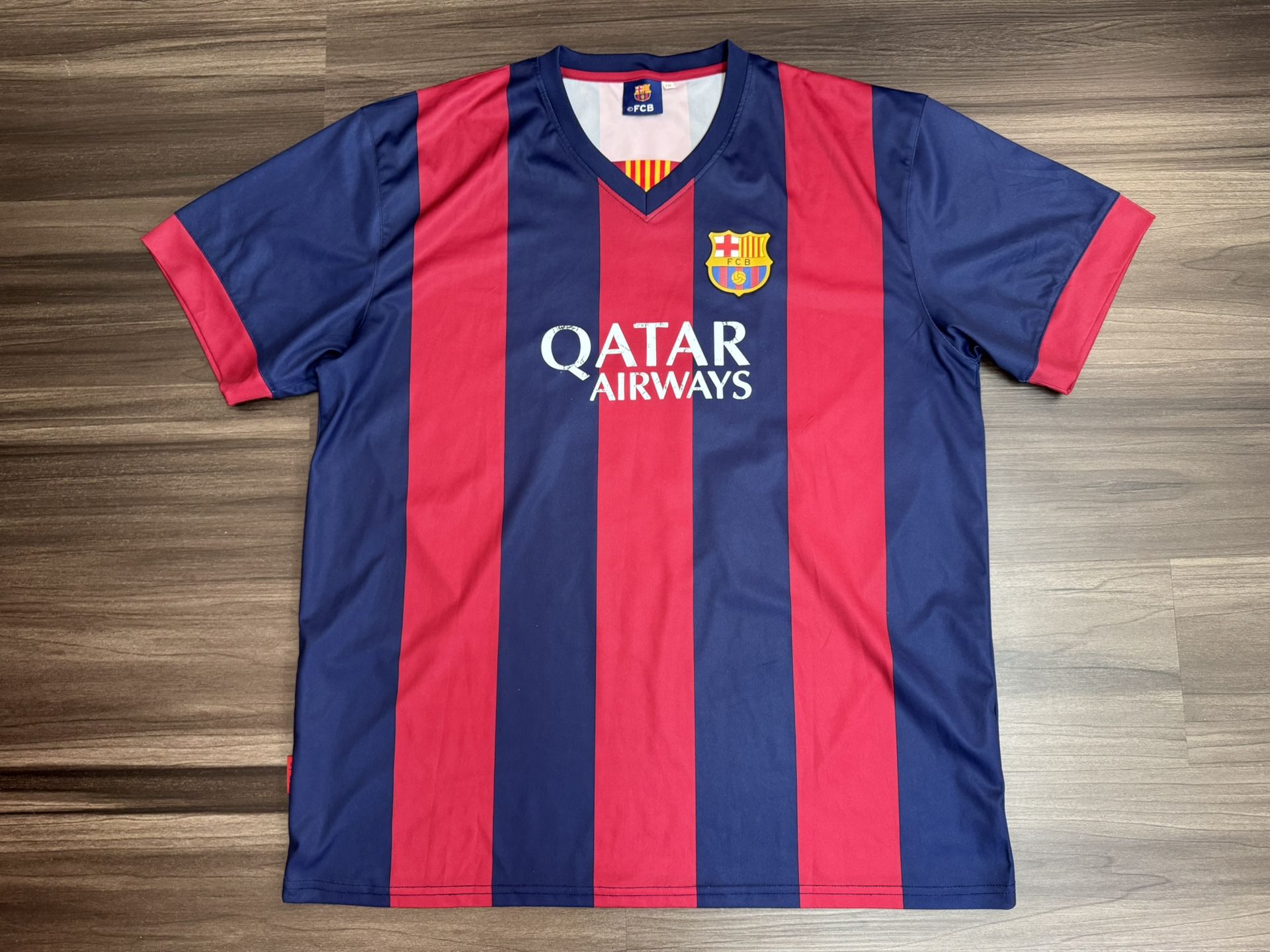 Barcelona Lionel Messi Football Futbol Soccer FIFA Jersey Men’s 2XL  The product is a Men's 2XL Barcelona Lionel Messi Football Jersey, officially lic