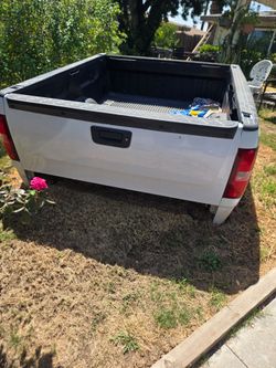 White Truck Bed with Bed Liner 6ft 6"