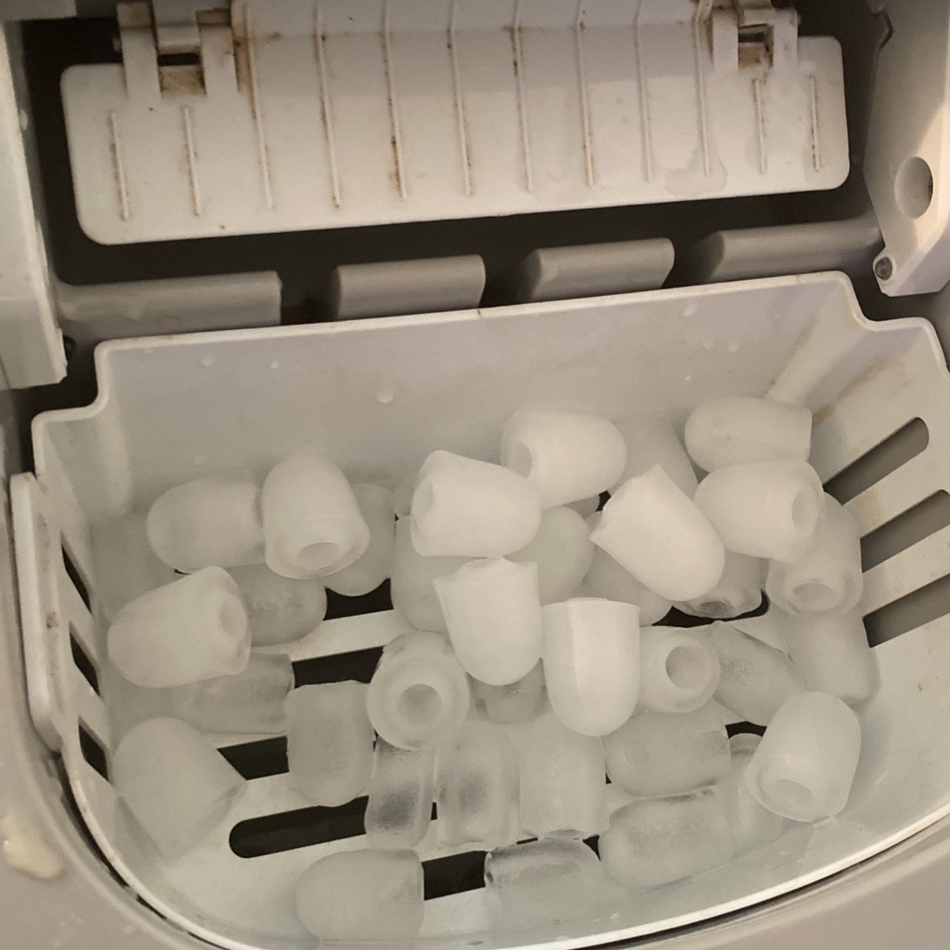 Portable tabletop Ice Maker