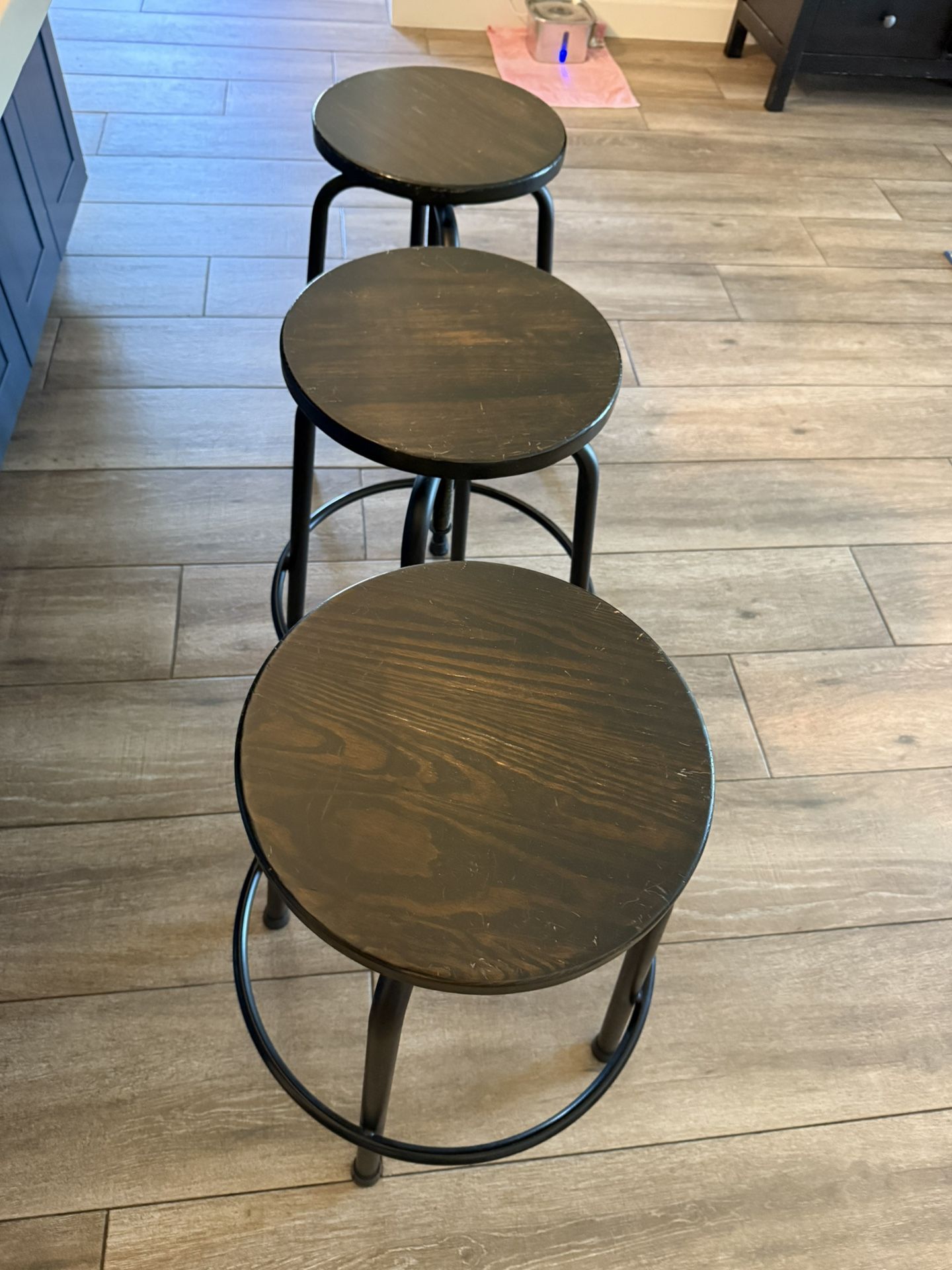 3 Adjustable Stools