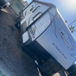 2017 Salem Cruise Lite Travel Trailer – 27ft