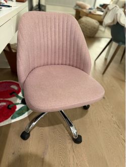 Pink Upholstered Desk Chair – Excellent Condition
