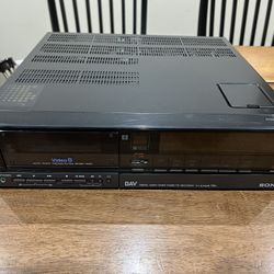 Sony EV-S700UB PAL DAV Video8 8mm Vide Tape Player Recorder For Repair Powers On