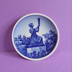 Royal Copenhagen Denmark Pigen Med Guldhornet No 83/2010 Mini Plate, 3" Diameter.
