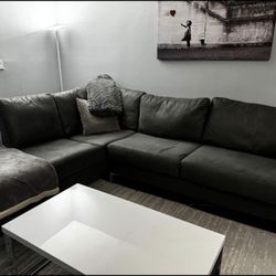 Ryler 2 Piece sectional with chaise 