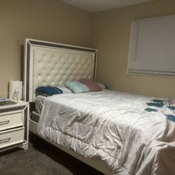 LUXURY QUEEN BED 1000$