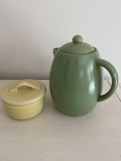 Tea pot and sugar bowl