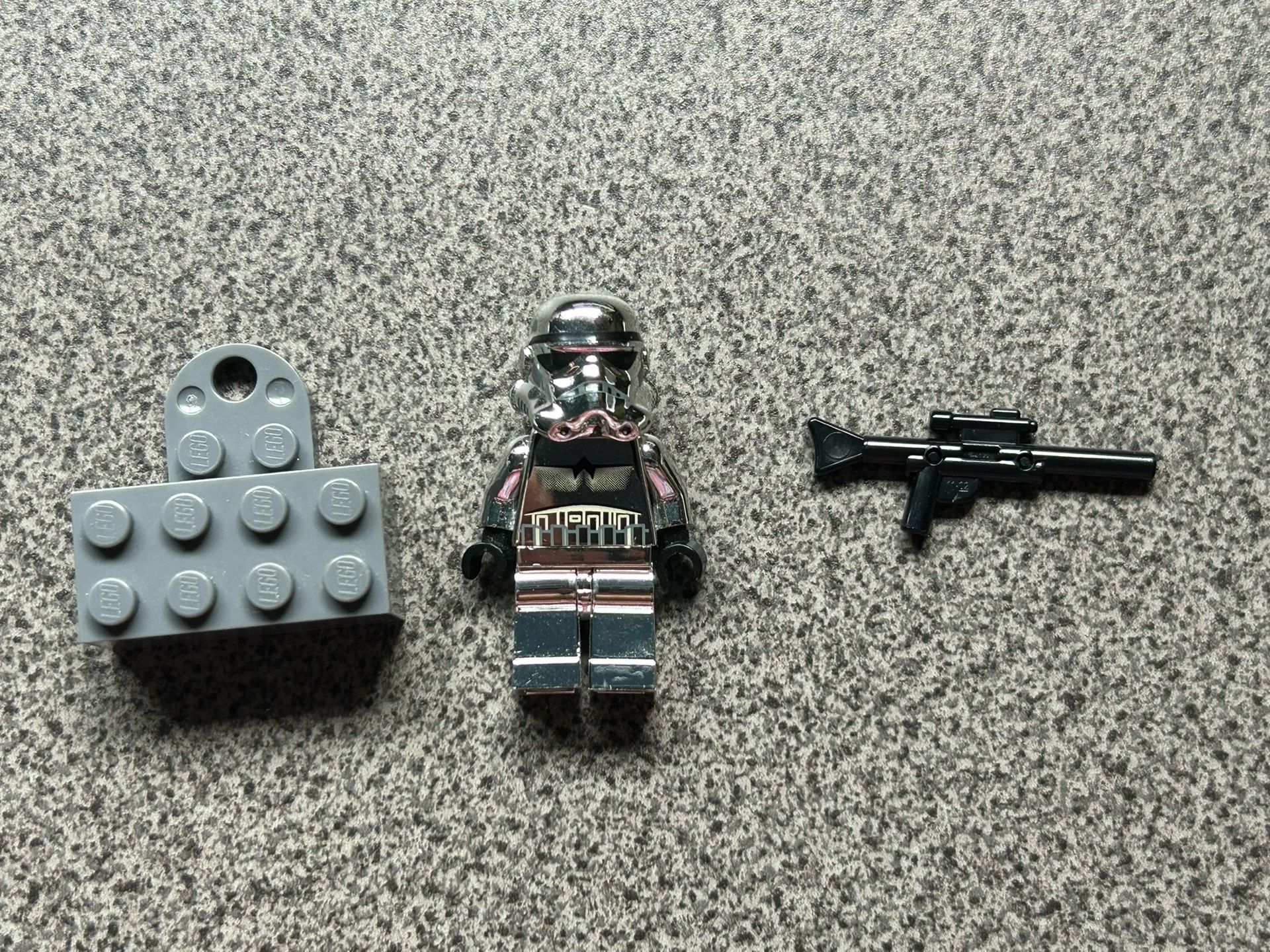 EXCLUSIVE ANNIVERSARY EDITION - LEGO Star Wars: Chrome Silver Stormtrooper Magnet