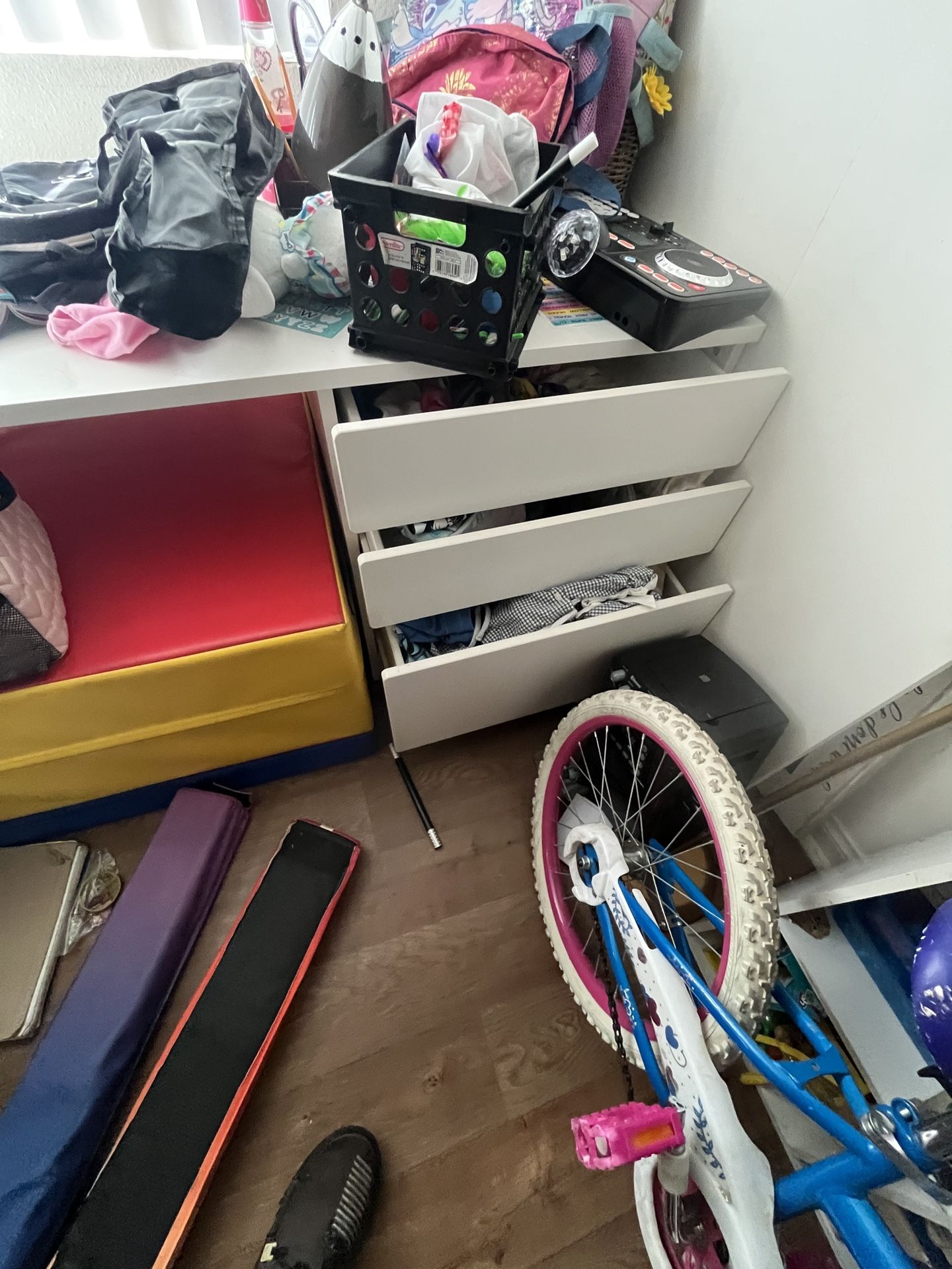 Kids bed, desk underneath, closet
