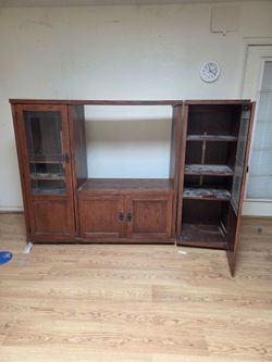 Entertainment center