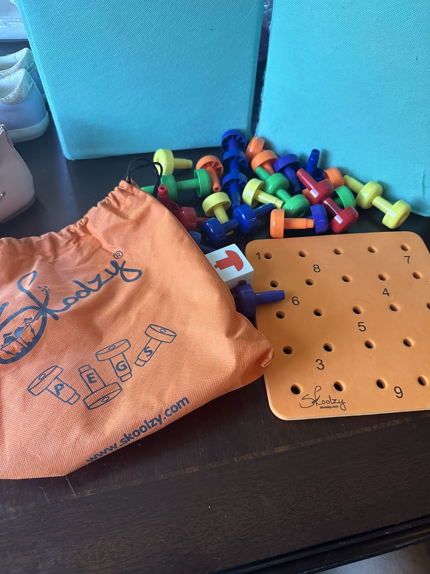 Skoolzy Pegboard Montessori Toy