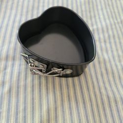 4"X4.5"  Heart Shaped Spring Form Pan