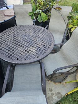 Selling Outdoor Circular Table