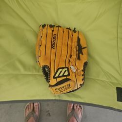 Left Handed Mizuno Max FLEX 14 INCH GLOVE