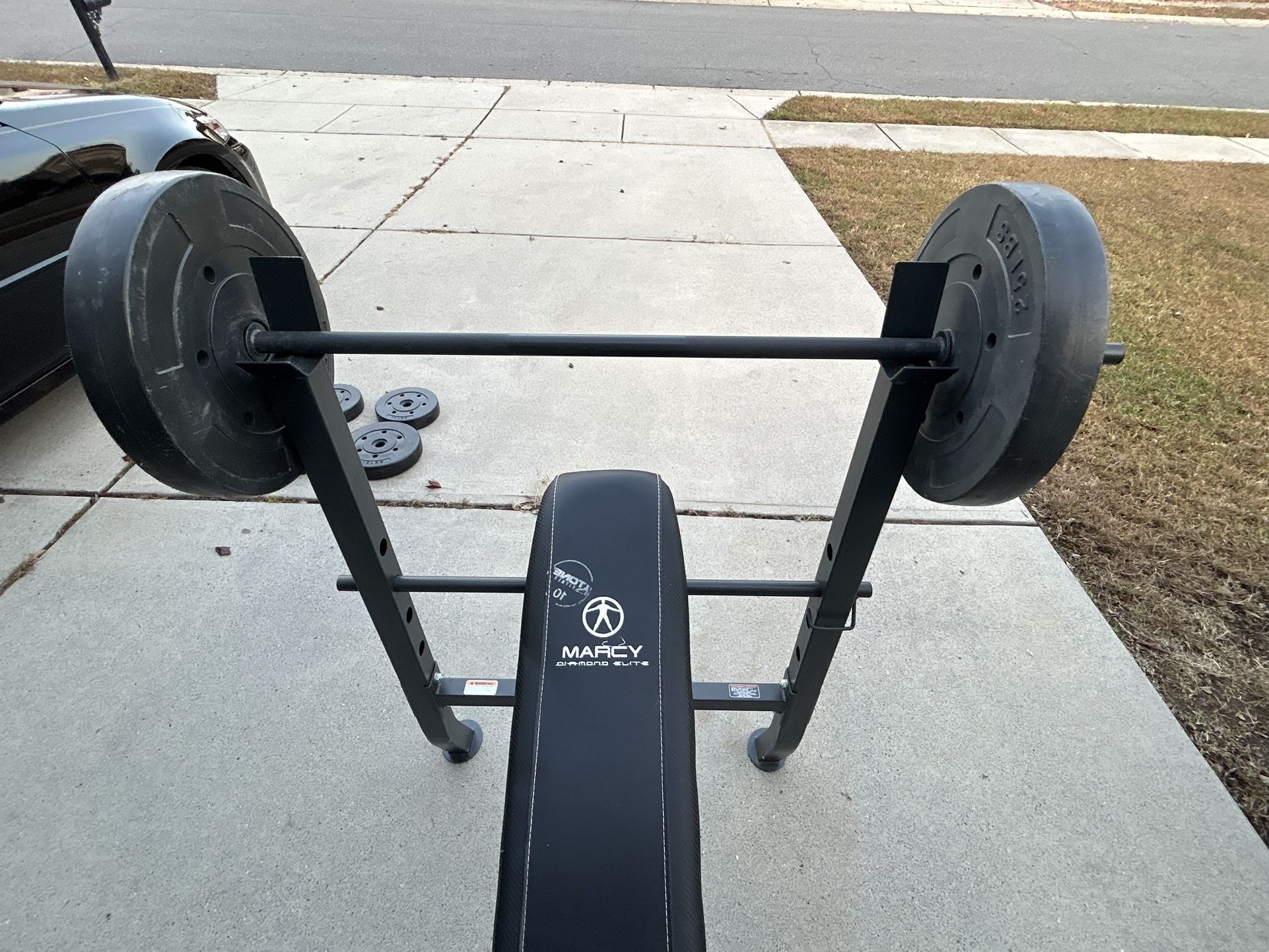 Weight Bench with accessories 