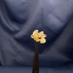 10K3T Black Hills Gold 3-Leaf Ring 