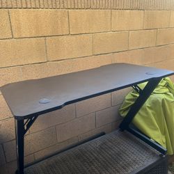 Desktop table