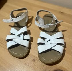 Saltwater Sandals, Big Kids size 6